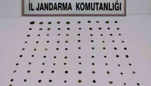 Erdemli'de bir kişi çok miktarda tarihi eserle yakalandı