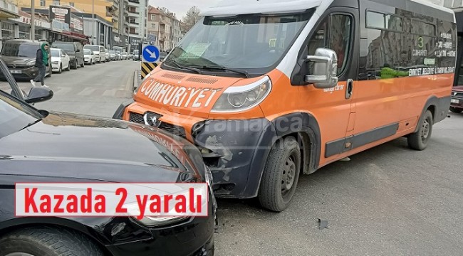 Karaman'da otomobil ile minibüsün çarpıştığı kazada 2 yaralı