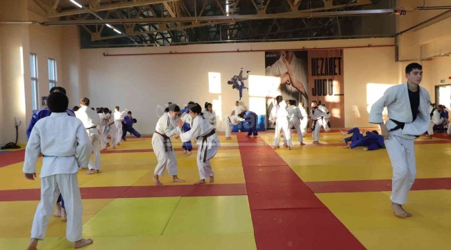 Karaman'da 250 sporcu judo ortak çalışma kampında buluştu