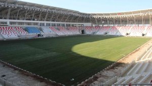 Karaman'ın yeni şehir stadyumunda çim serme işlemi tamamlandı