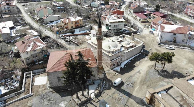 Karamanoğlu Mehmet Bey'in yaptırdığı 800 yıllık cami orijinalliğini koruyor