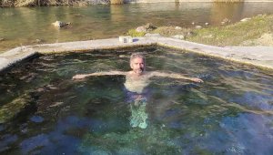 Köylülerin yaptığı havuzdan bedava faydalanılıyor