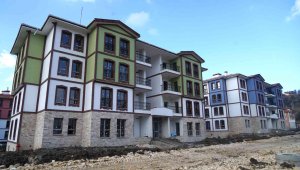 Yapımı devam eden TOKİ konutları, 600 yıllık kıyafetlerin renkleriyle boyandı