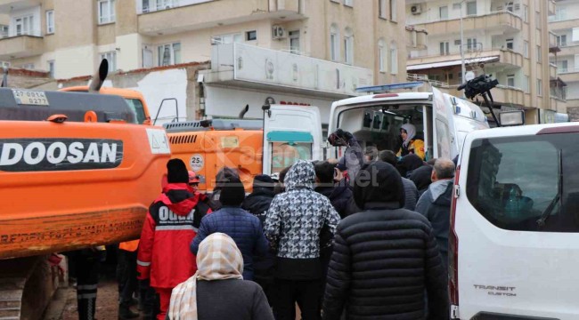 16 yaşındaki Aysun Yılmaz, 29 saat sonra enkazdan sağ çıkarıldı