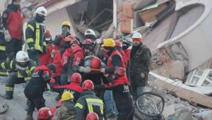 Baba ve 2 oğlu enkazdan 76 saat sonra tekbirlerle indirildi