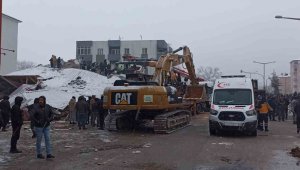 Depremde Kahramanmaraş'ta birçok bina yıkıldı