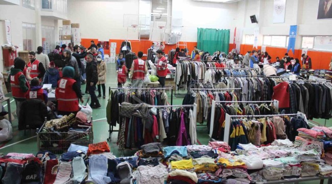 Karaman'da Kızılay butik mağazası depremzedelerin ihtiyaçlarını karşılıyor
