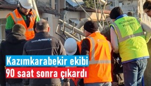 Kazımkarabekir ekibi 10 yaşındaki Hilal'i enkazdan çıkardı