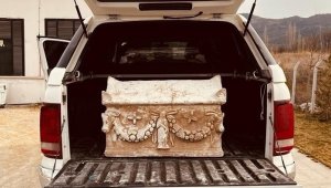 Çekici üzerinde taşınan araçtan Roma dönemine ait çocuk lahiti çıktı