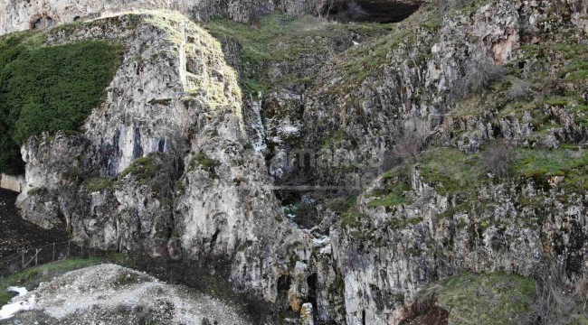 Fay üzerinde bulunan doğa harikasının emsalleri Alplerde ve İsviçre'de görülebiliyor