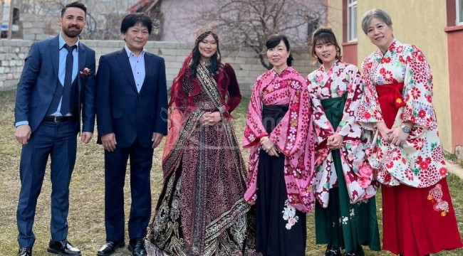 Japon geline görkemli düğün