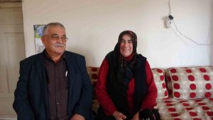 Süpürge almaya götürdüğü hayat arkadaşına tüm mal varlığını hediye etti