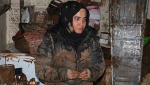 Yıllarca fabrikada çalışarak biriktirdiği çeyizliği ve evlilik hayali sele kapıldı