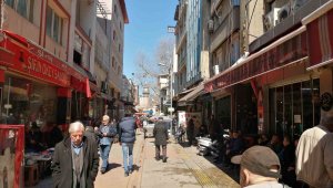 Yıllardır süren gelenek, dükkanlar açık ama çay yok