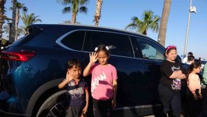 Çocuklar, Türkiye'nin otomobili Togg ile buluştu