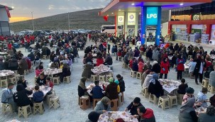 Mahmut Ünüvar, 2 bin kişilik iftarda kasaba halkıyla bir araya geldi