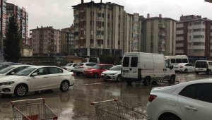 Meteorolojinin uyardığı kentte sağanak yağış etkili oldu