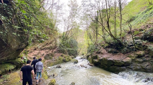 Şehre beş kilometre mesafedeki tabiat anıtı ilgi görüyor