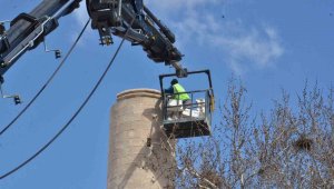 Türk mimarisinde başka bir örneği yok, minaresi söküldü