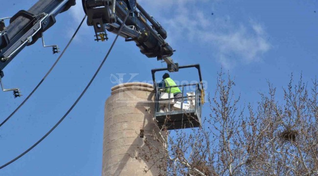 Türk mimarisinde başka bir örneği yok, minaresi söküldü