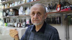 66 yıldır saatlere ayar veriyor