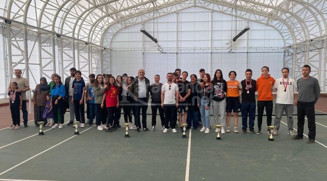 Karaman'da Gençlik Haftası tenis müsabakaları sona erdi
