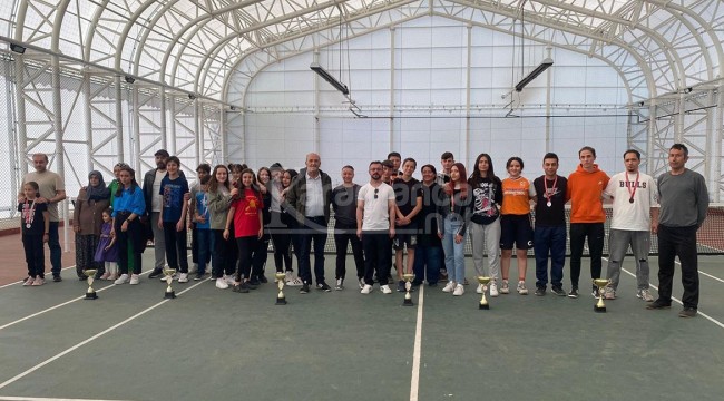 Karaman'da Gençlik Haftası tenis müsabakaları sona erdi