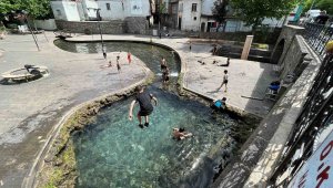 Tarihi Anzele suyunda havaların ısınmasıyla balıkların yerini çocuklar aldı