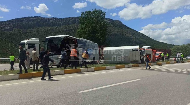 Yolcu otobüsü ile temizlik aracı çapıştı: 1 ölü ve yaralılar var