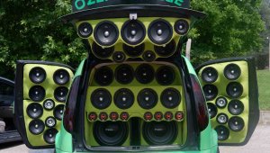 250 bin liralık araca 1,5 milyonluk ses sistemi döşetti