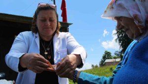 Babasını kaybettiği yaylada hastalara şifa oluyor