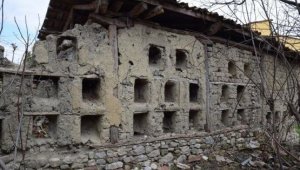 Bu evi görenler şaşırıyor, 100 yıllık ev yenileniyor