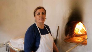 Elinin hamuruyla erkeklere taş çıkartıyor, günlük 150 adet yapılıyor