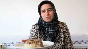 İki günde hazırlanan bin yıllık pilav damak çatlatıyor