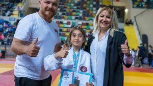 İlk kez katıldığı judo şampiyonada Türkiye üçüncüsü oldu