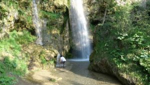 Tapulu arazisinde bulunan şelaleyi turizme kazandırdı