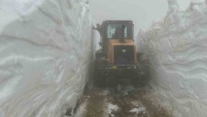 Bu şehirde karla mücadele Temmuz ayında da devam ediyor