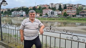 Dere yatağında arayarak haftada 13 gram bulabiliyor