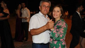 Düğünlerinden 18 yıl sonra gelen sürpriz evlilik teklifi