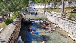 Dünyada benzeri yok, hem serinliyorlar hem şifa buluyorlar