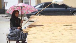 Ev hanımlarının yoğun mesaisi, Avrupa ülkelerine gönderiliyor