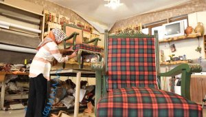 Türkiye'de bu işi yapan 15 kadından biri, hem üretiyor hem onarıyor