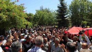 Yüzde 107 zam alan işçilerin tezahüratları fabrikayı inletti