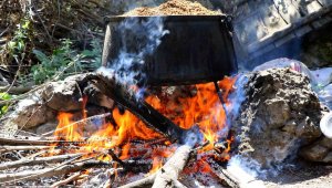 Yüzyıllardır süren geleneksel yöntemlerle hazırlanıyor