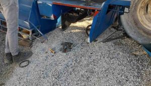 Devrilen tarım aracında 3 kişi yaralandı