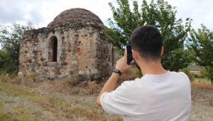 Kimse ne olduğunu bilmiyor, hakkında bir çok rivayet dolaşıyor