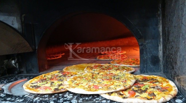 Memleketine dönen gurbetçi köye pizzacı dükkanı açtı