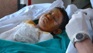 Patlamada yandı, hastanede rehinken başbakan kurtardı, şimdi askere gitti