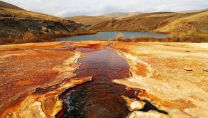 Tarihi savaşın yaşandığı ilçedeki eşsiz göl, suyu birçok hastalığa iyi geliyor