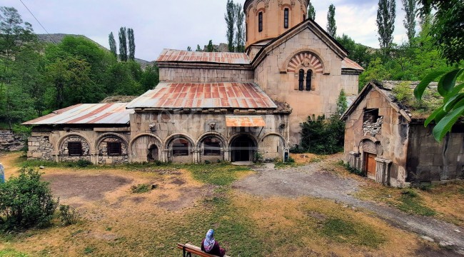 Bin yıllık Taş Camii asırlara meydan okuyor